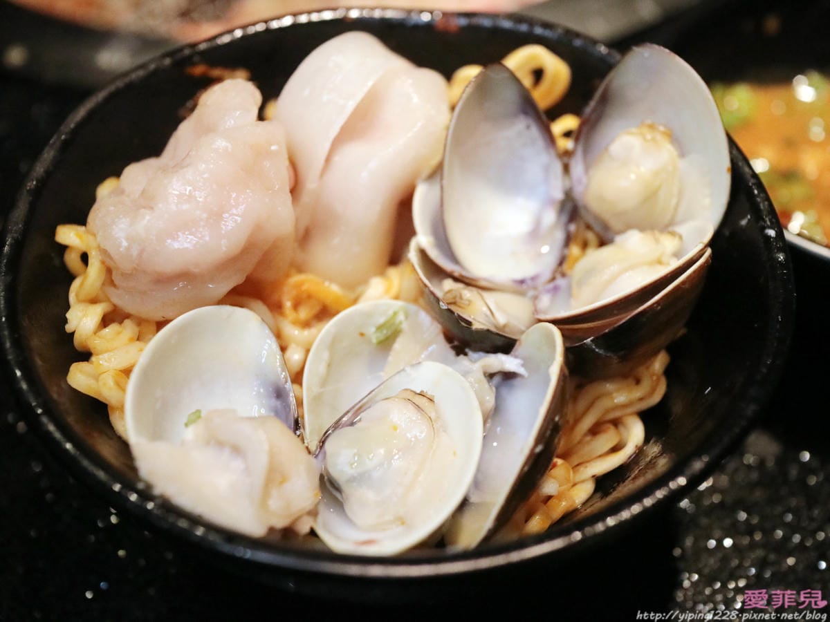 西門町瓦崎燒烤火鍋吃到飽 西門町瓦崎燒烤火鍋吃到飽