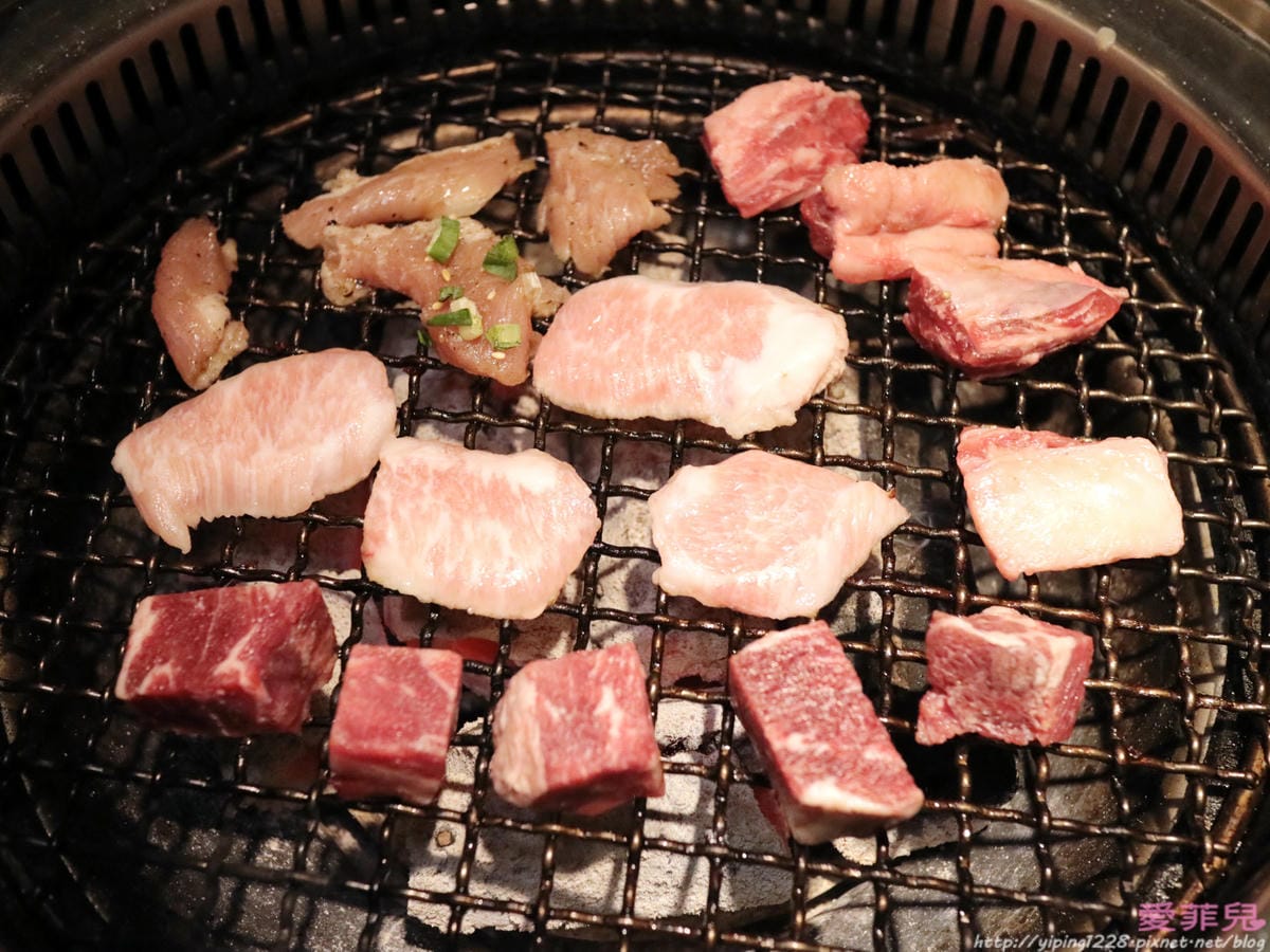 西門町瓦崎燒烤火鍋吃到飽 西門町瓦崎燒烤火鍋吃到飽