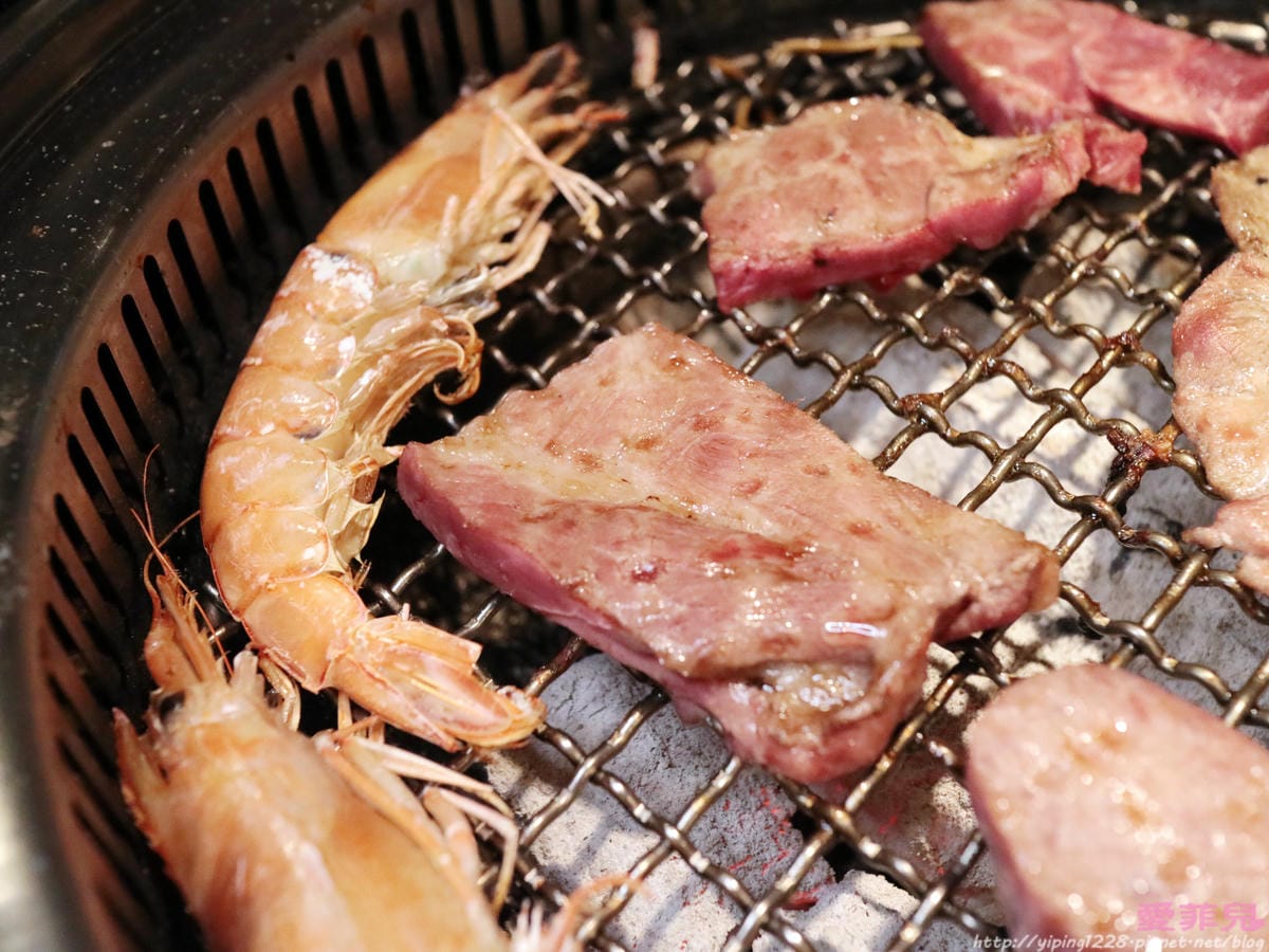 西門町瓦崎燒烤火鍋吃到飽 西門町瓦崎燒烤火鍋吃到飽