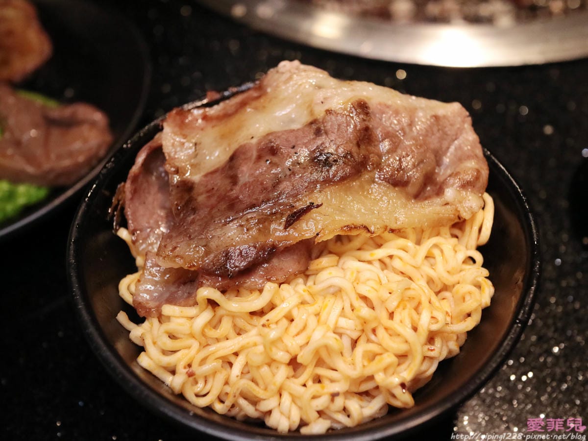 西門町瓦崎燒烤火鍋吃到飽 西門町瓦崎燒烤火鍋吃到飽