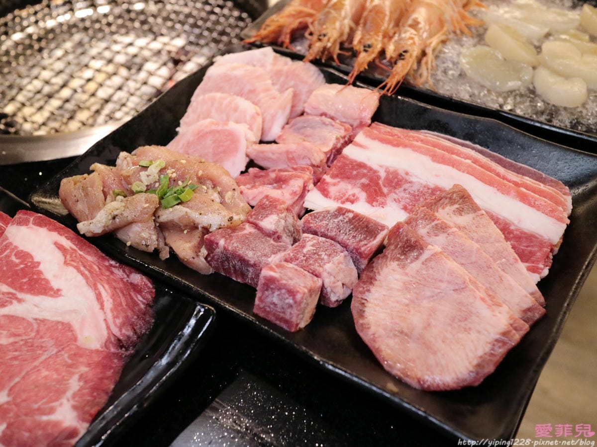 西門町瓦崎燒烤火鍋吃到飽 西門町瓦崎燒烤火鍋吃到飽