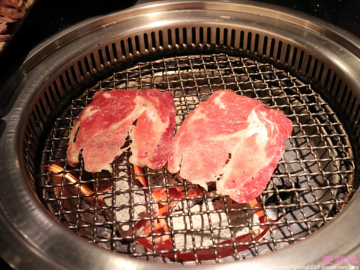 西門町瓦崎燒烤火鍋吃到飽 西門町瓦崎燒烤火鍋吃到飽