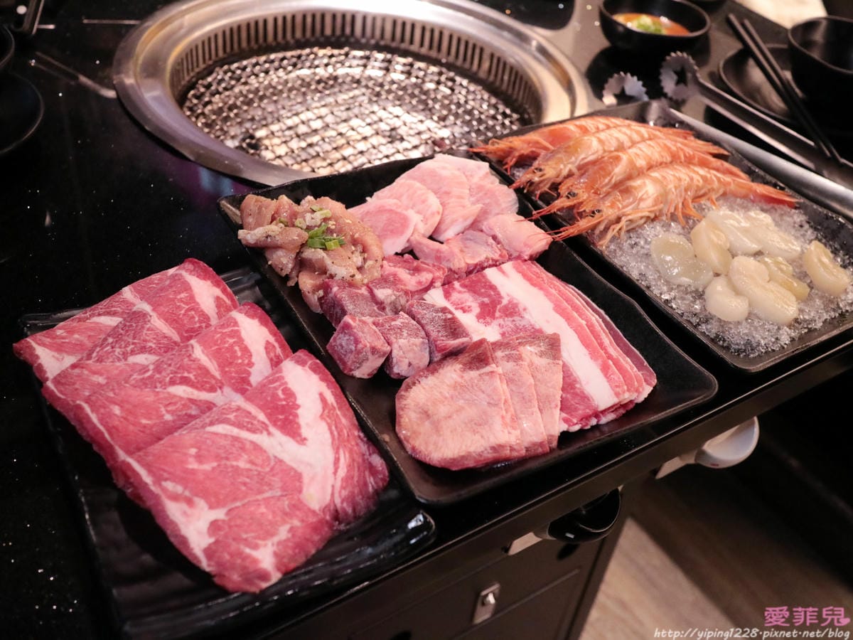 西門町瓦崎燒烤火鍋吃到飽