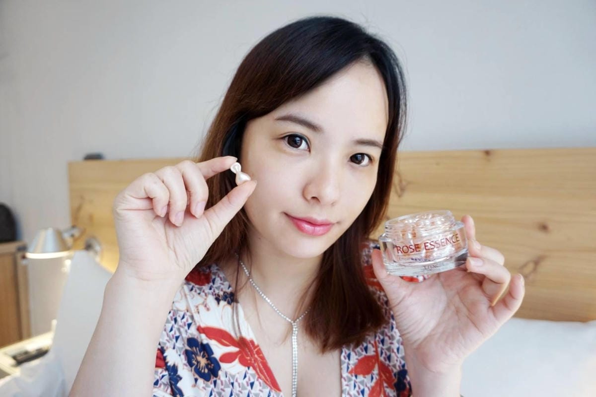 ROSE ESSENCE 玫瑰精萃高效保濕修護膠囊 ROSE ESSENCE 玫瑰精萃高效保濕修護膠囊