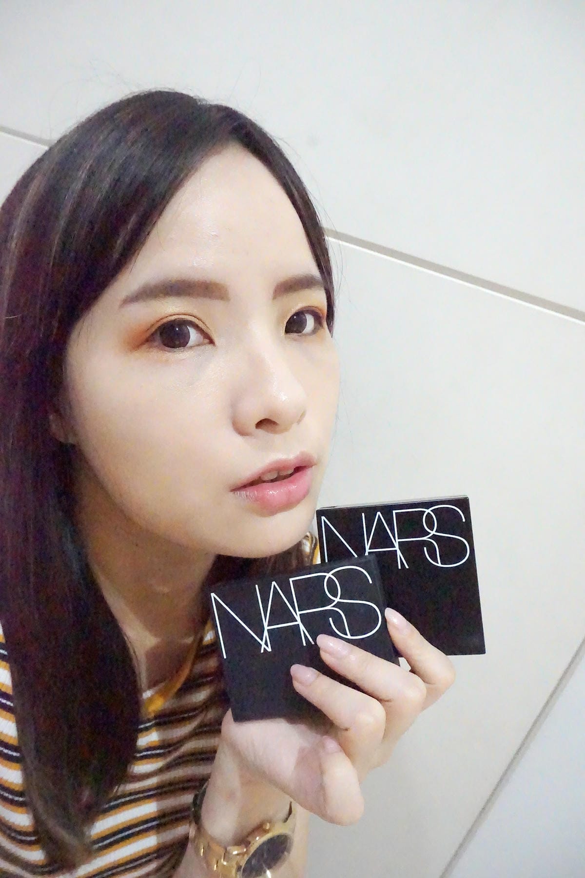 NARS裸光蜜粉餅 + NARS超持久亮顏氣墊粉餅 NARS裸光蜜粉餅 + NARS超持久亮顏氣墊粉餅