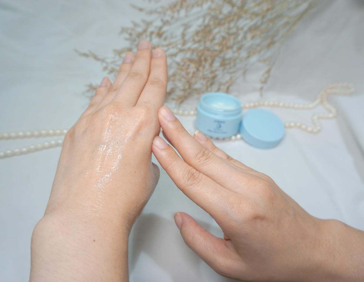 水潤專科保濕輕乳霜 水潤專科保濕輕乳霜