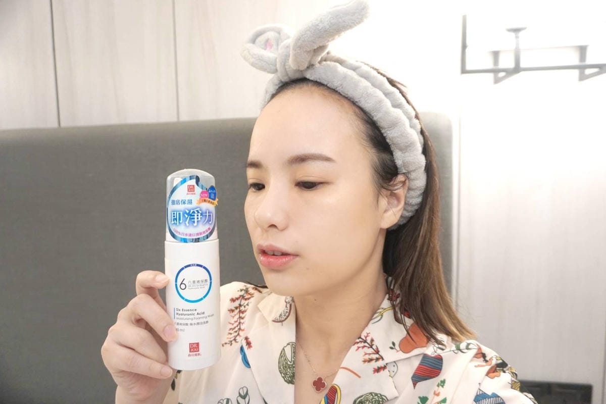 森田藥粧六重玻尿酸極水潤泡洗顏 145ML+六重 玻尿酸深層極保濕面膜 6 入+六重玻尿酸極水潤精華霜 100ML+六重玻尿酸清爽活泉噴霧 185g 森田藥粧六重玻尿酸極水潤泡洗顏 145ML+六重 玻尿酸深層極保濕面膜 6 入+六重玻尿酸極水潤精華霜 100ML+六重玻尿酸清爽活泉噴霧 185g
