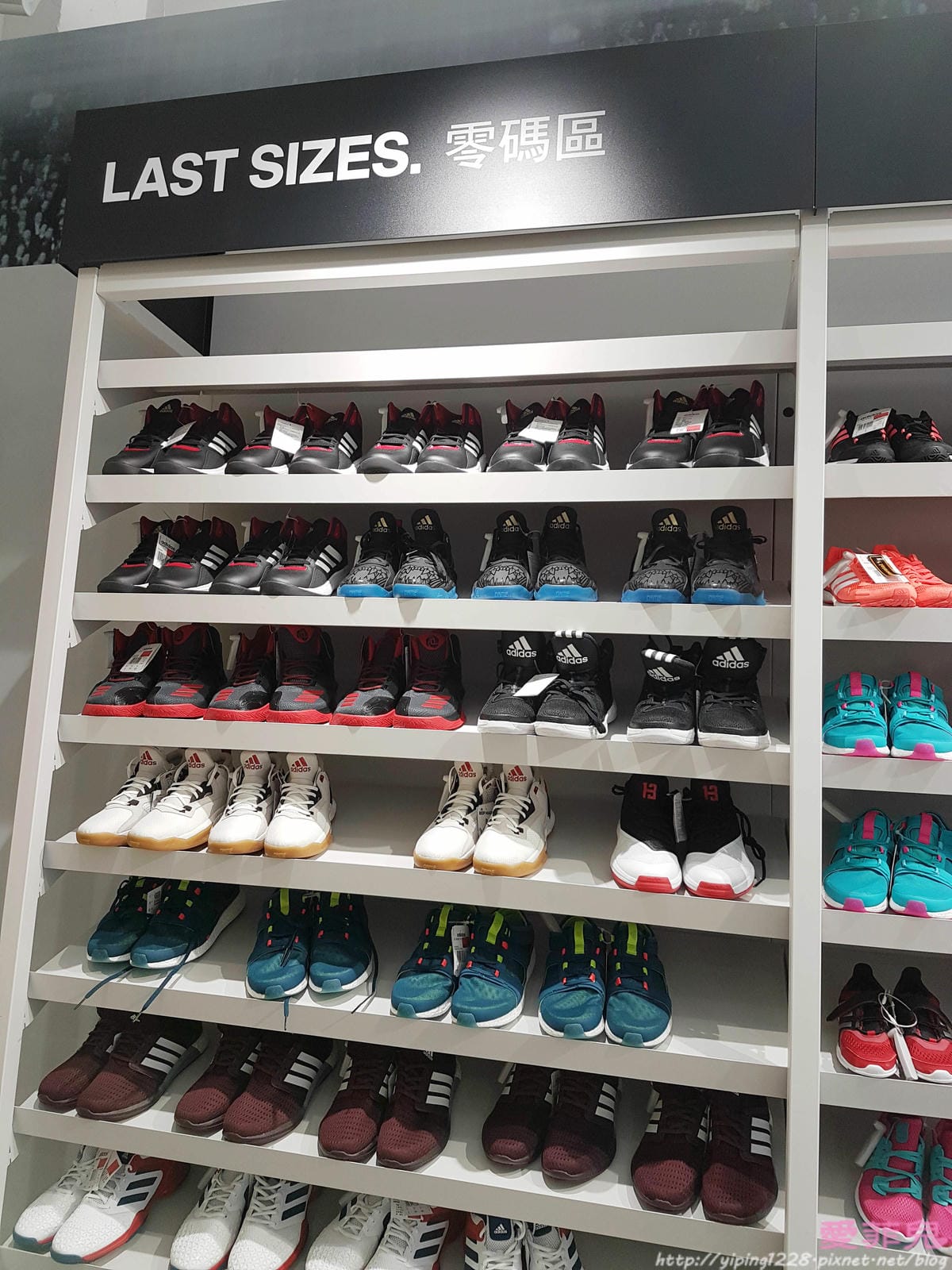 GLORIA OUTLETS 華泰名品城名牌