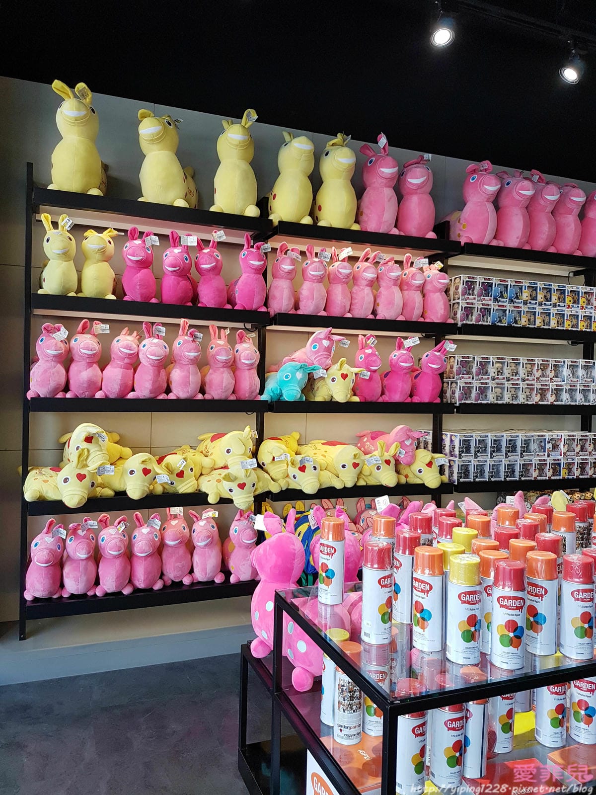 GLORIA OUTLETS 華泰名品城名牌