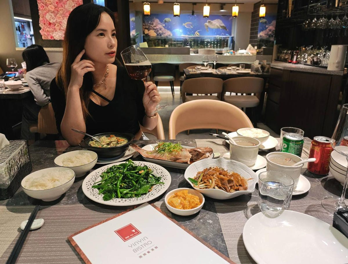 台北南京三民捷運站餐廳推薦→閑閑餐酒館-港式活魚料理、必吃金牌乾炒牛河*適合家庭聚餐/附設私密唱歌包廂 台北南京三民捷運站餐廳推薦→閑閑餐酒館-港式活魚料理、必吃金牌乾炒牛河*適合家庭聚餐/附設私密唱歌包廂