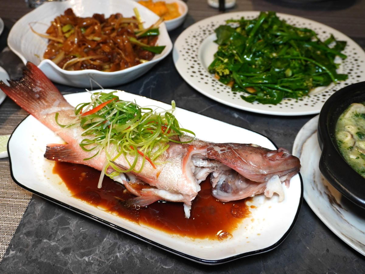 台北南京三民捷運站餐廳推薦→閑閑餐酒館-港式活魚料理、必吃金牌乾炒牛河*適合家庭聚餐/附設私密唱歌包廂 台北南京三民捷運站餐廳推薦→閑閑餐酒館-港式活魚料理、必吃金牌乾炒牛河*適合家庭聚餐/附設私密唱歌包廂
