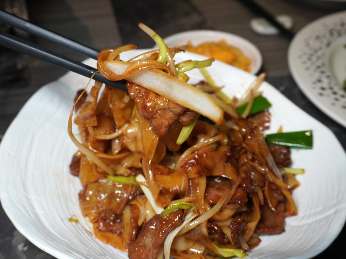 台北南京三民捷運站餐廳推薦&rarr;閑閑餐酒館-港式活魚料理、必吃金牌乾炒牛河*適合家庭聚餐/附設私密唱歌包廂