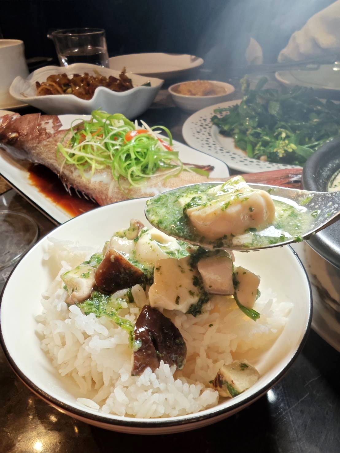 台北南京三民捷運站餐廳推薦→閑閑餐酒館-港式活魚料理、必吃金牌乾炒牛河*適合家庭聚餐/附設私密唱歌包廂 台北南京三民捷運站餐廳推薦→閑閑餐酒館-港式活魚料理、必吃金牌乾炒牛河*適合家庭聚餐/附設私密唱歌包廂