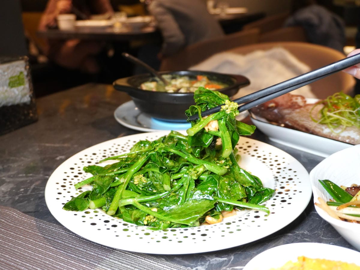 台北南京三民捷運站餐廳推薦&rarr;閑閑餐酒館-港式活魚料理、必吃金牌乾炒牛河*適合家庭聚餐/附設私密唱歌包廂