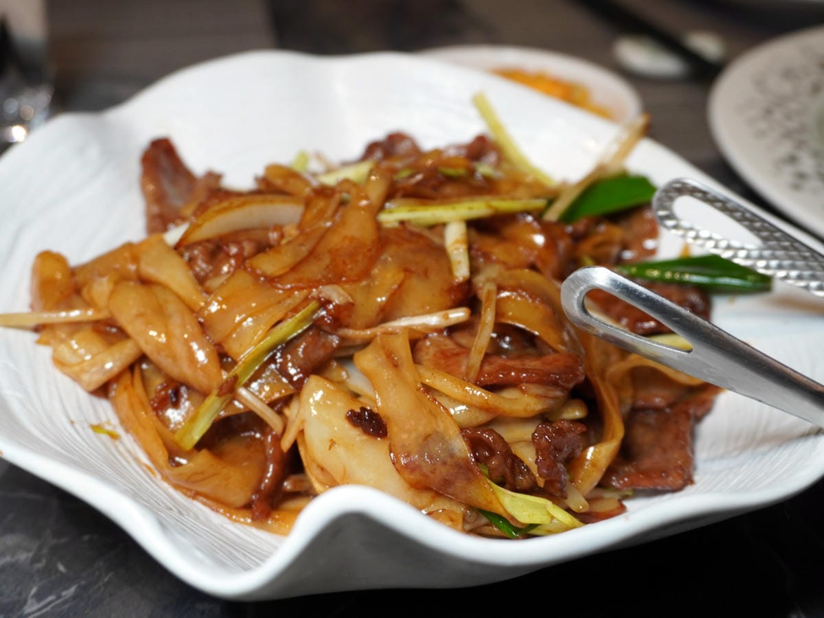 台北南京三民捷運站餐廳推薦&rarr;閑閑餐酒館-港式活魚料理、必吃金牌乾炒牛河*適合家庭聚餐/附設私密唱歌包廂
