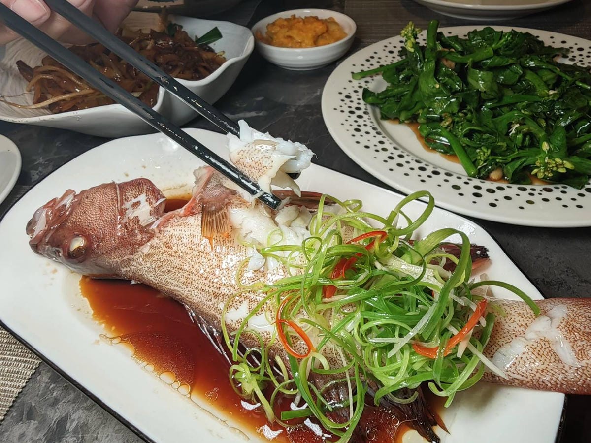 台北南京三民捷運站餐廳推薦&rarr;閑閑餐酒館-港式活魚料理、必吃金牌乾炒牛河*適合家庭聚餐/附設私密唱歌包廂