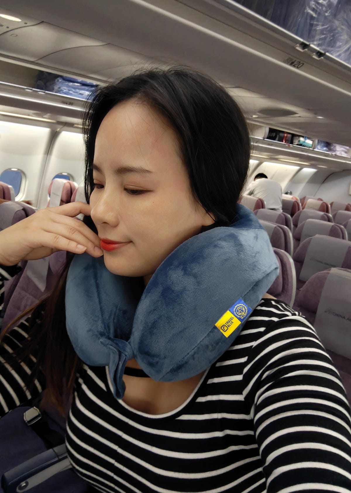 【Travel Blue 藍旅】寧靜頸枕/親膚烤漆斜背包/ 【Travel Blue 藍旅】豪華旅行眼罩/ 【Travel Blue 藍旅】飛行耳塞收納組