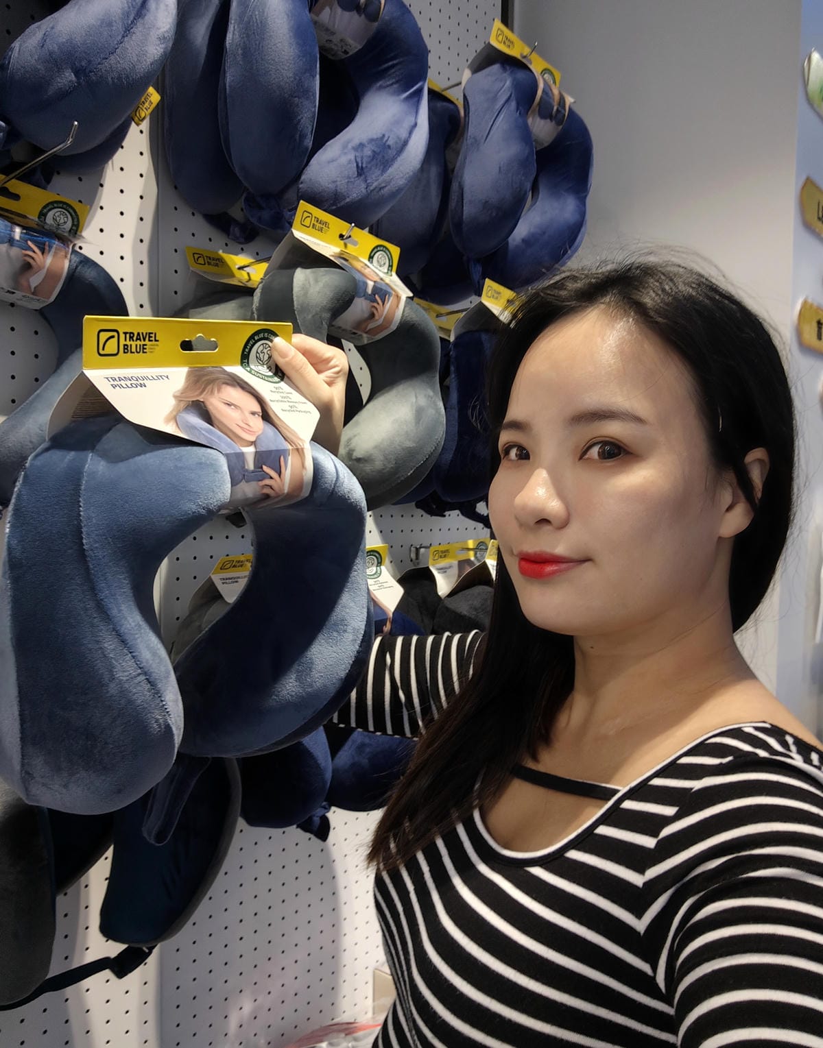 【Travel Blue 藍旅】寧靜頸枕/親膚烤漆斜背包/ 【Travel Blue 藍旅】豪華旅行眼罩/ 【Travel Blue 藍旅】飛行耳塞收納組